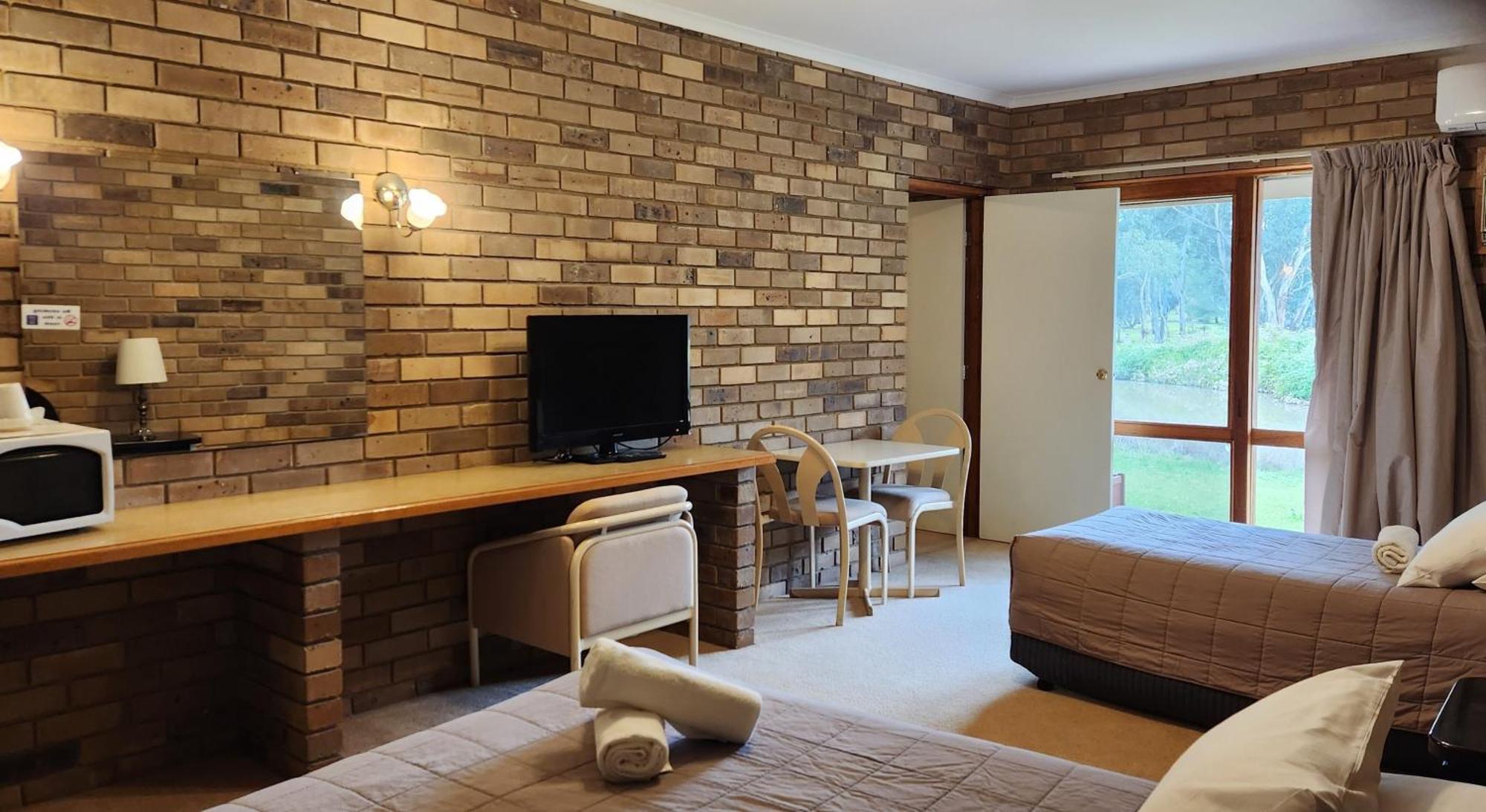 Magdala Motor Lodge & Lakeside Restaurant 斯托尔 外观 照片