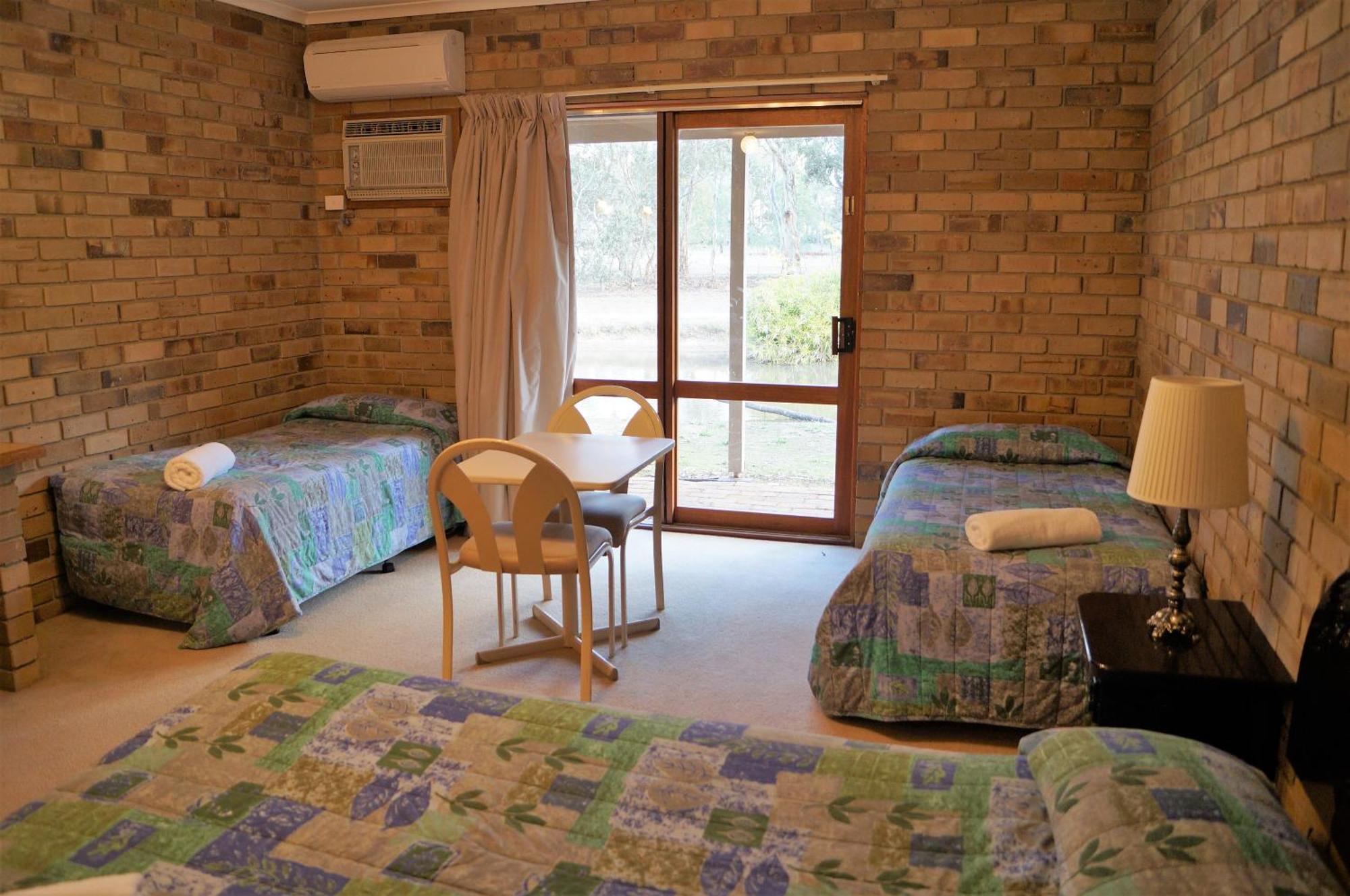 Magdala Motor Lodge & Lakeside Restaurant 斯托尔 客房 照片