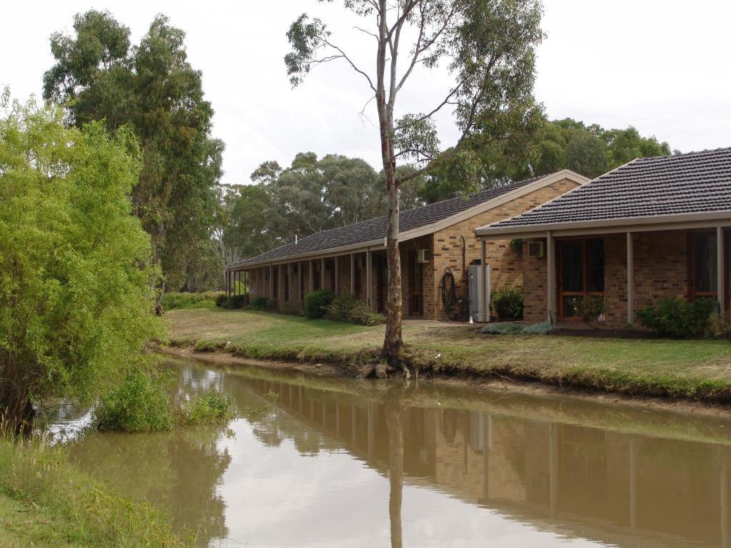 Magdala Motor Lodge & Lakeside Restaurant 斯托尔 外观 照片